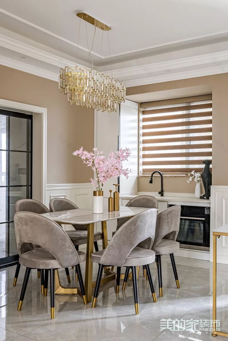 三代同堂的现代家园,金属质感与色彩活力的完美融合-41