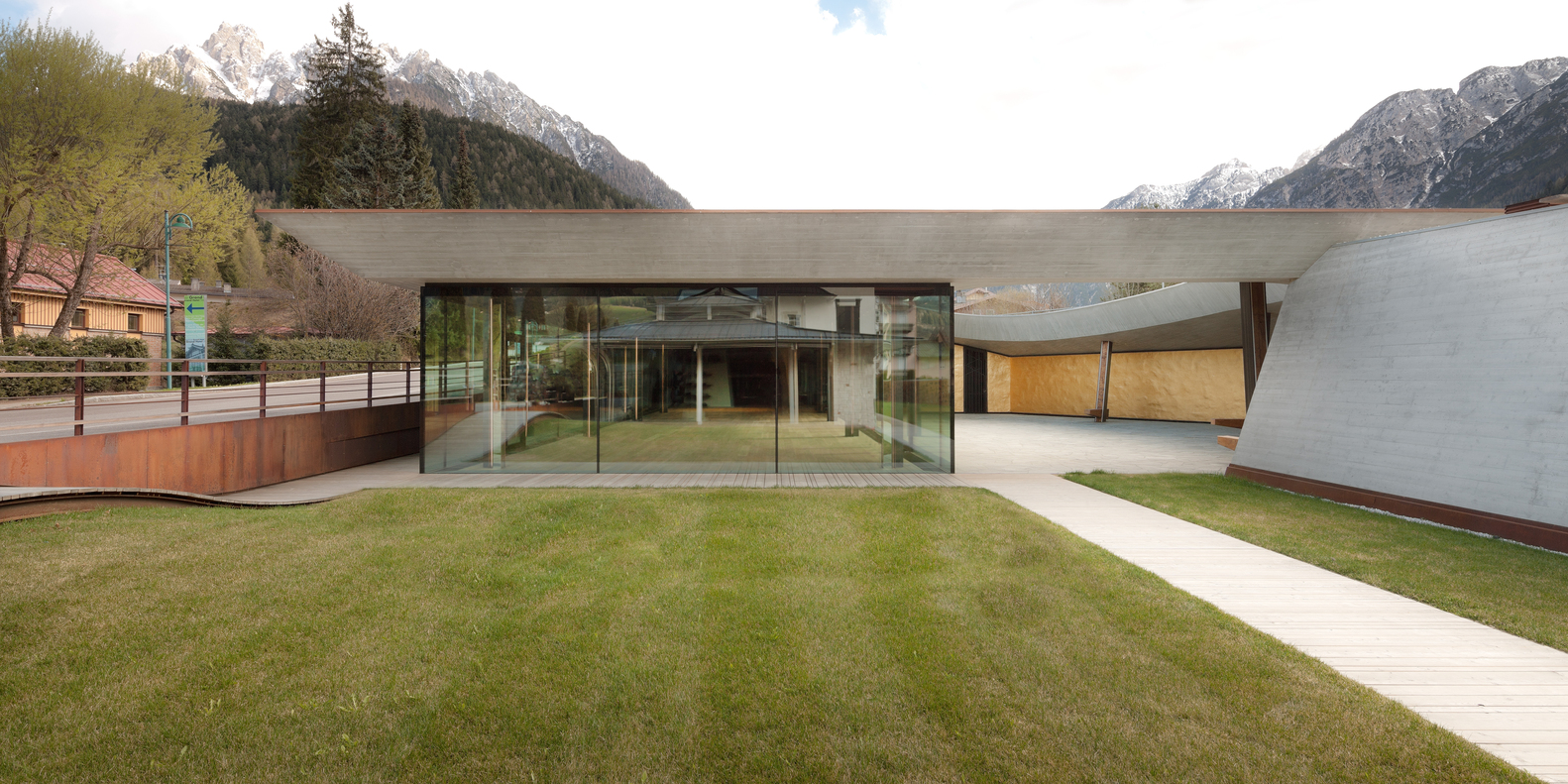 弗朗茨·克拉勒品牌南蒂罗尔地区奢侈品购物建筑设计-80