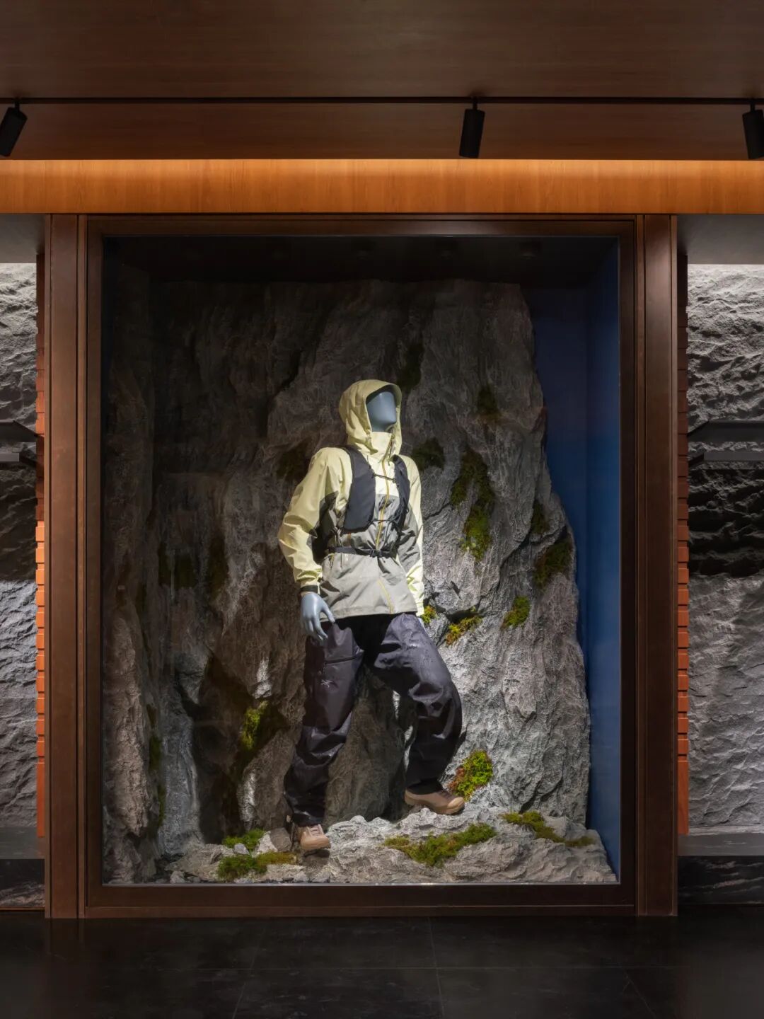 从岩壁出发，走向极境之境——始祖鸟ARCLOUNGE-25