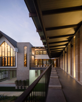 泰国乡村绿色隐居—— Baan Klang Suan  ForX Design Studio