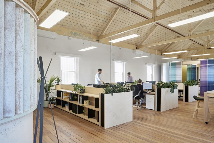 苏格兰 Polyglot 办公室的绿色与曲线之美-11