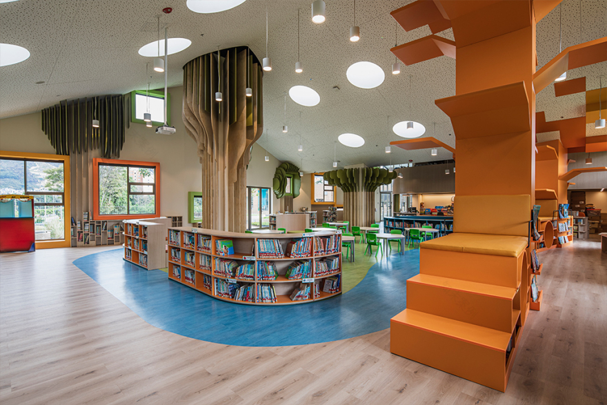 哥伦比亚英裔学前教育机构
注:由于没有足够背景信息,PREESCOLAR一般指学前教育相关,ANGLO常表示英裔、与英语国家相关,COLOMBIANO是哥伦比亚的意思,这样翻译相对能体现整体含义,但可能需结合具体场景进一步精准化 丨Colombia-25