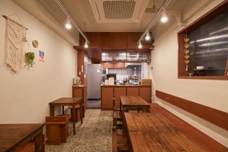 温暖小清新，10 坪餐厅的装修魅力-3