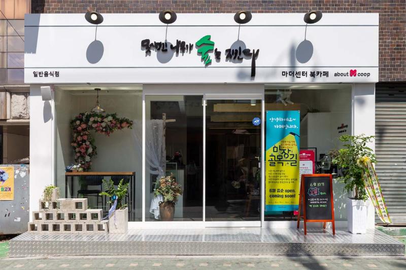 18 平小空间，化繁为简的白色木质咖啡馆设计-15