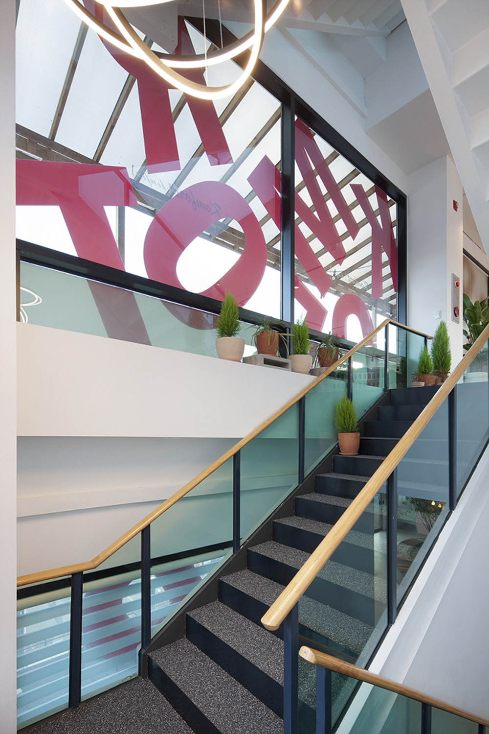 现代简约风贝克里卡菲咖啡厅设计-22