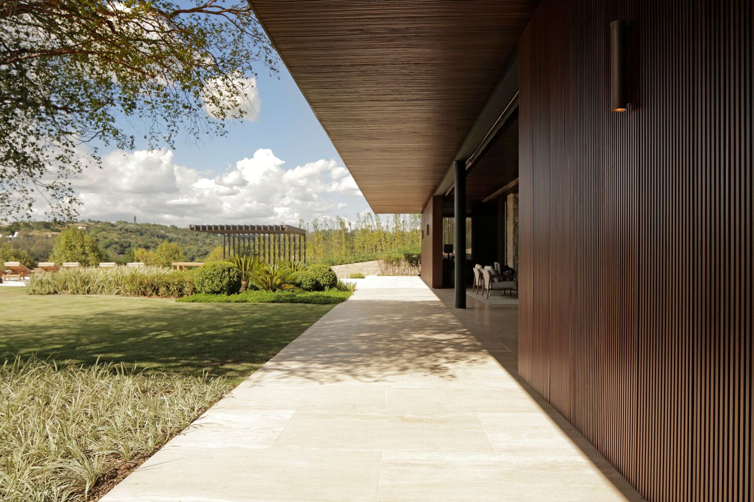 SSR Sombreiros House · 乡村绿色住宅丨巴西圣保罗-9