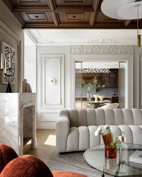 YOUNG WOMAN公寓丨Julia Gorshkova