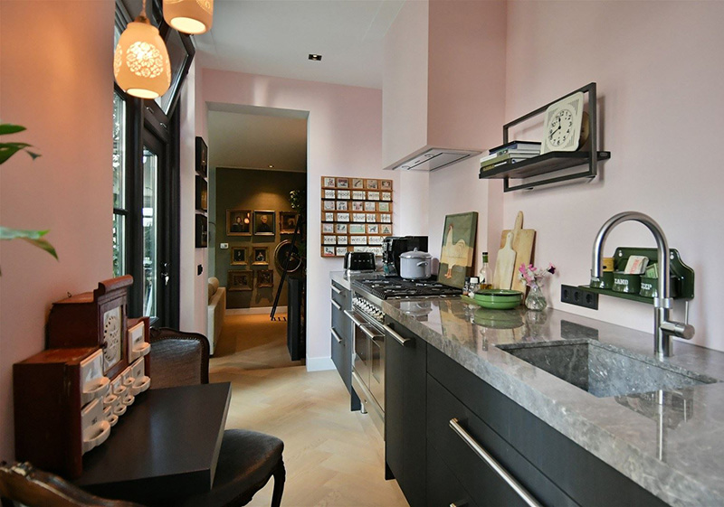 阿姆斯特丹中心区暗色调现代公寓，历史与时尚的完美融合-12