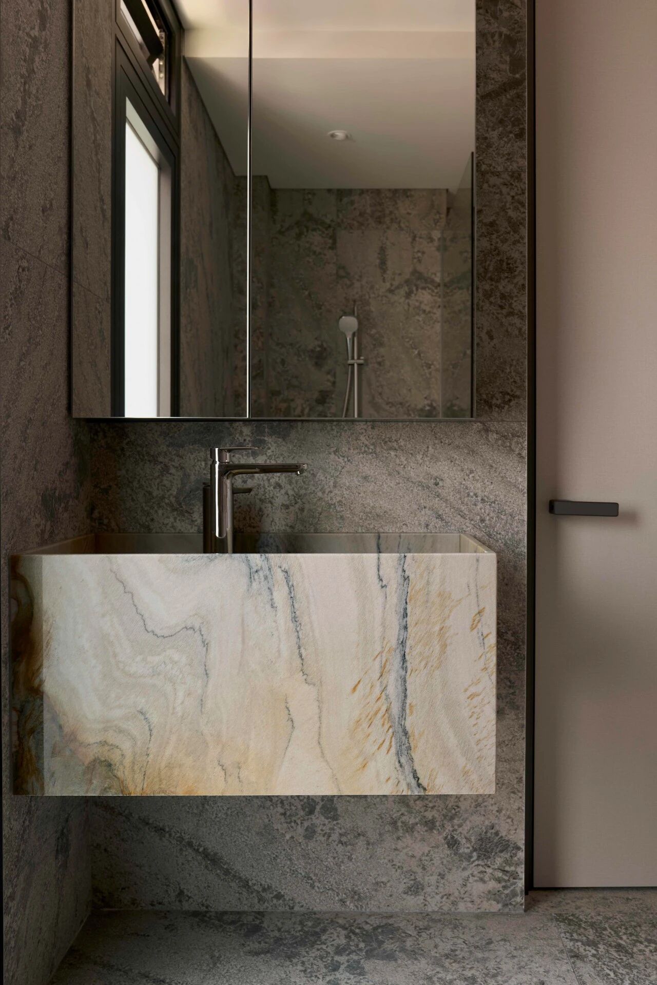 G 屋；G 宅（这里若有更多语境，能更准确翻译G代表的含义，比如可能是人名、地名首字母等） 丨Atelier01  A01-28