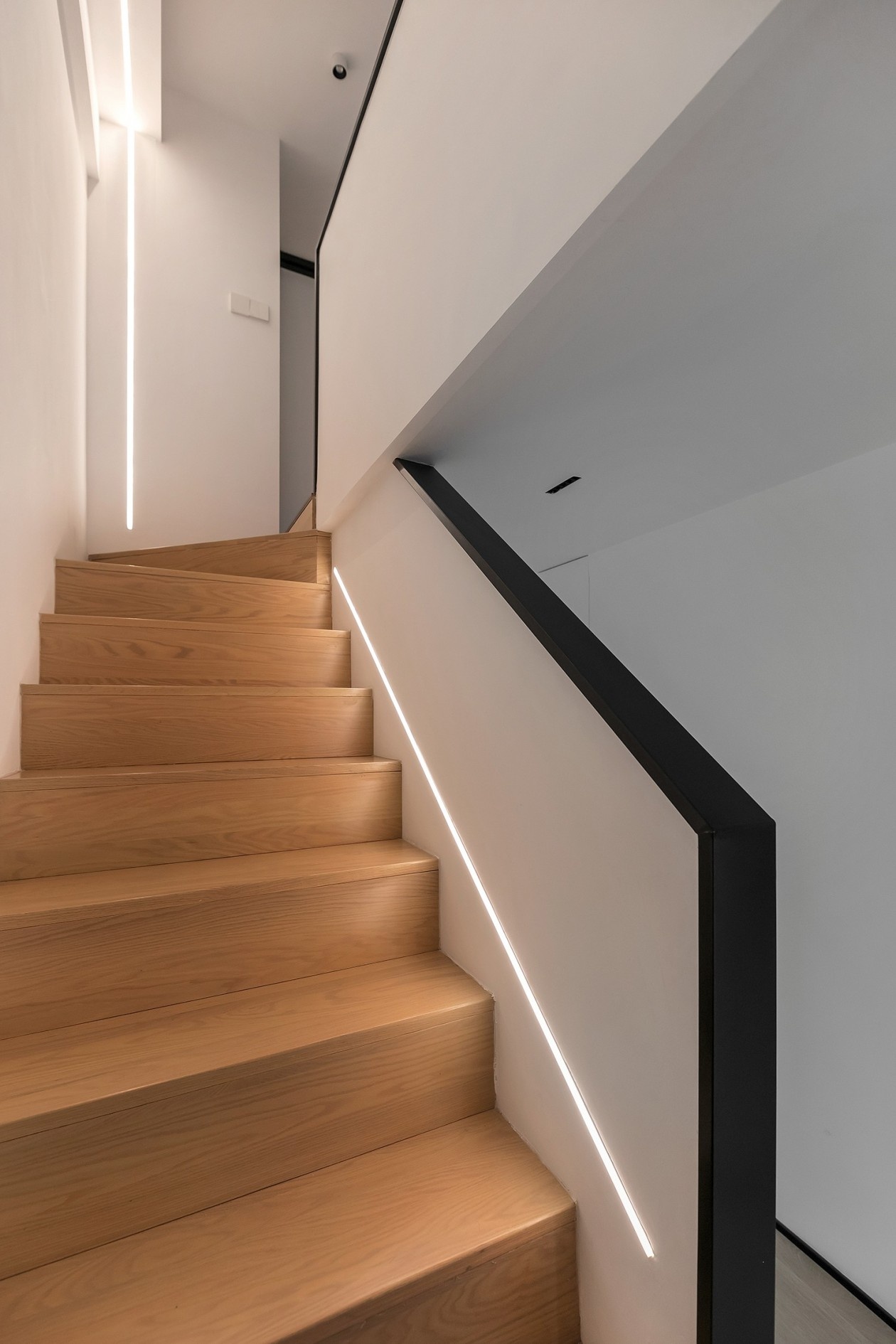 极致黑白灰 loft公寓设计丨中国上海丨上海鸿鹄设计-25