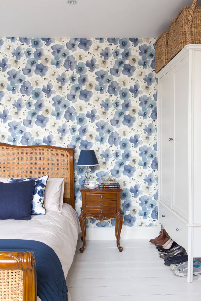 15 Inspiring Wallpapered Bedrooms-2