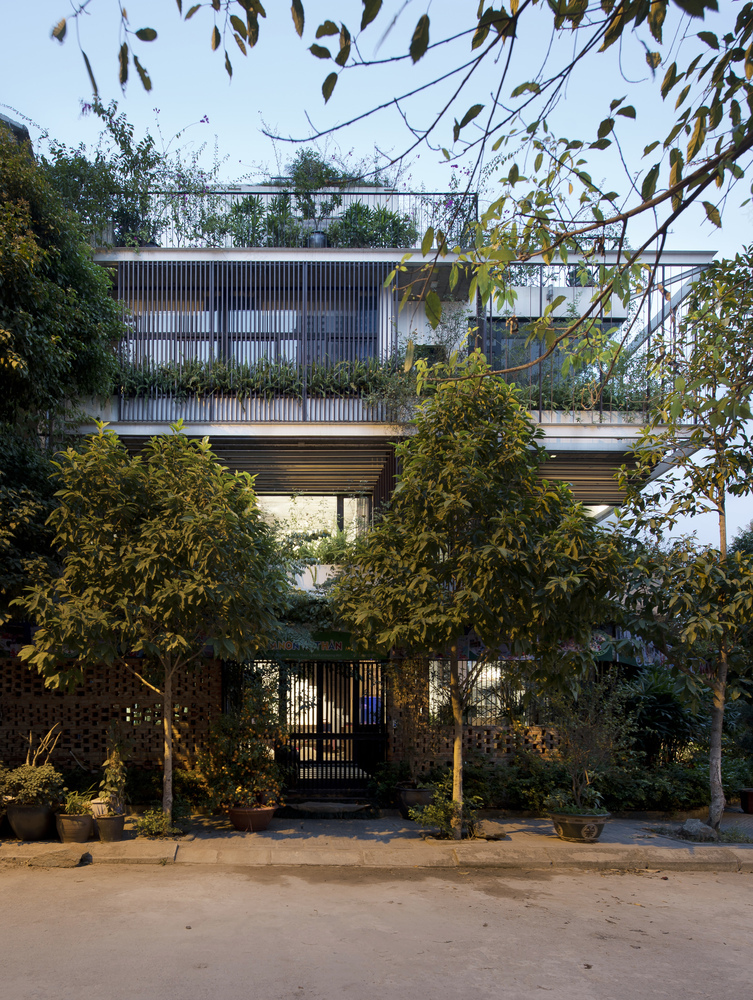 越南“香屋”绿意盎然,钢架遮阳生机勃勃-32