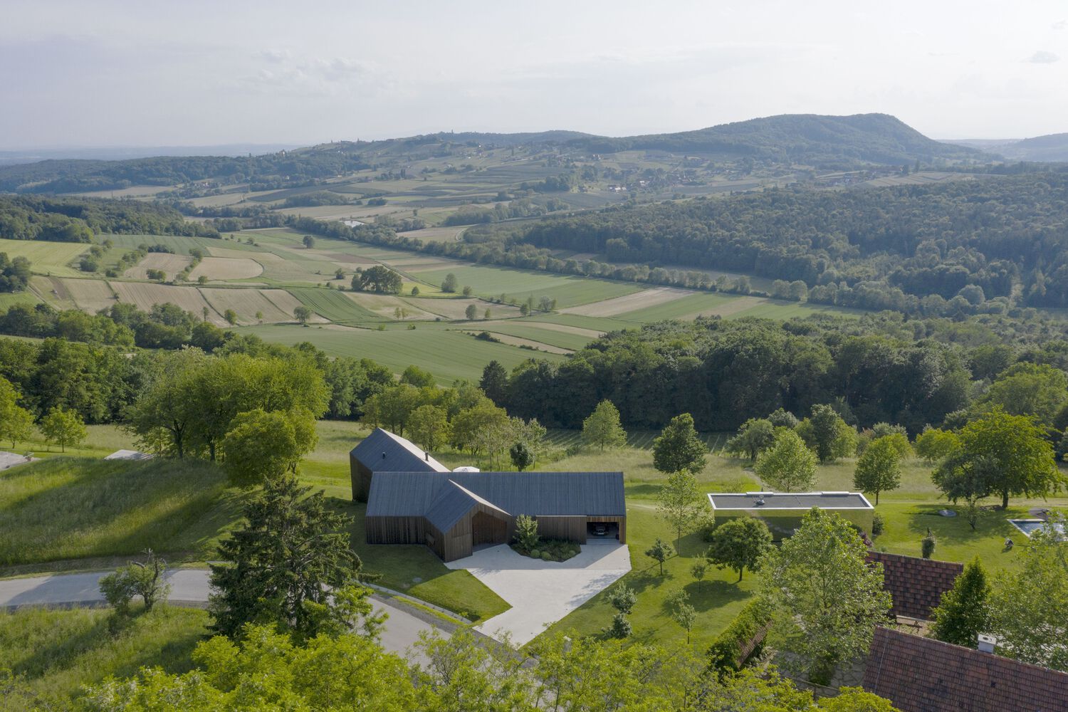山水之间的宁静家园-1