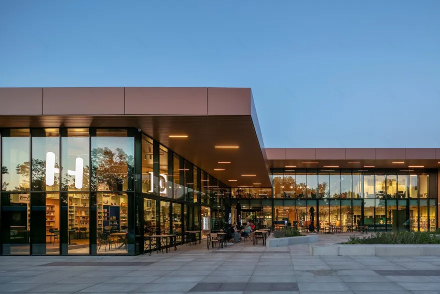 荷兰 Eemnes 中心的多功能“母亲之屋”-7