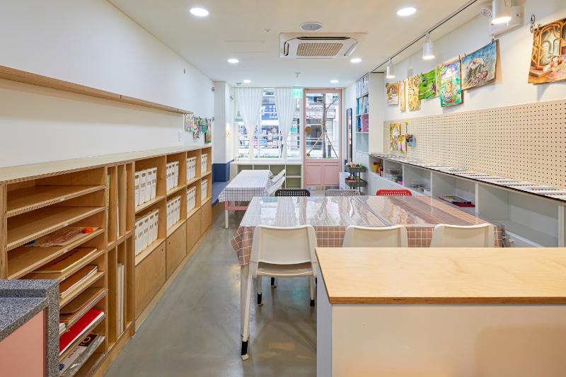 简约温馨的 8 坪美术教室设计-2