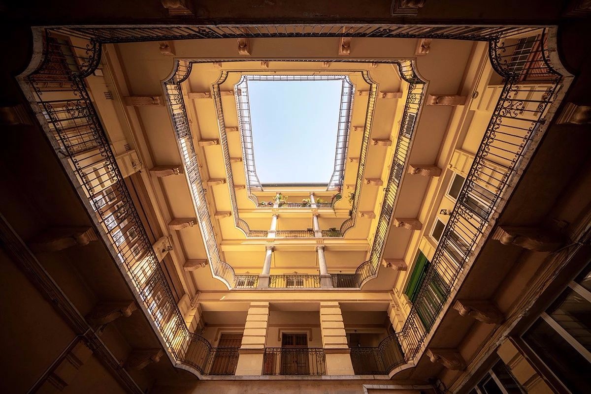 穿越天空的隧道 | 摄影师 Zsolt Hlinka 的几何建筑视觉-5