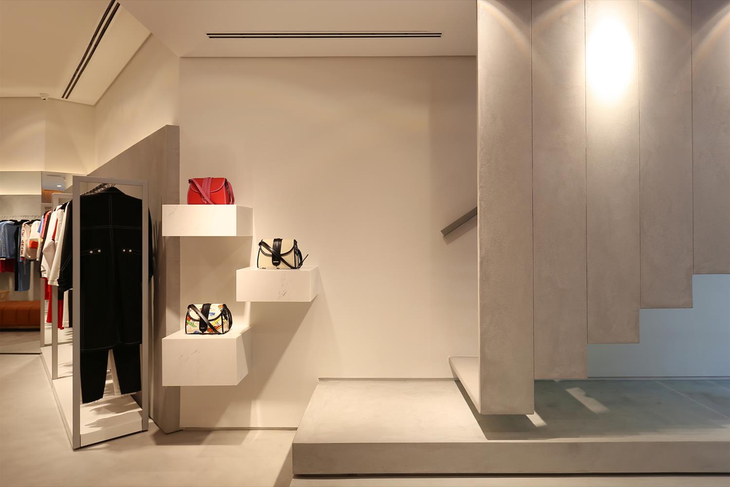 巴西 Reinaldo Lourenço 商店 | 极简悬浮楼梯设计-9
