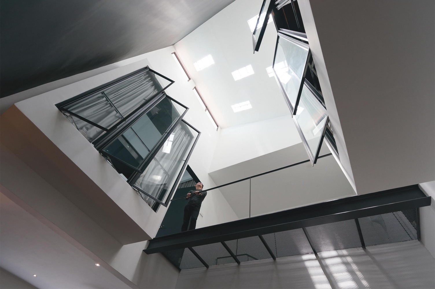 双人住宅中的流动空间与光影游戏-47