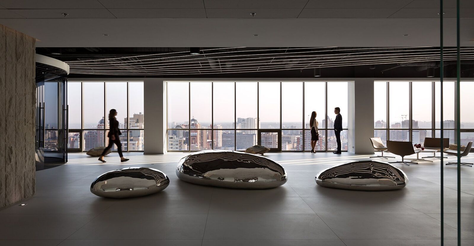 鑫伟办公室

注：鑫伟是根据拼音推测的可能人名或公司名等专有名词，如果有其他背景信息可提供更准确的翻译 丨乌克兰基辅丨MONO Architects-17