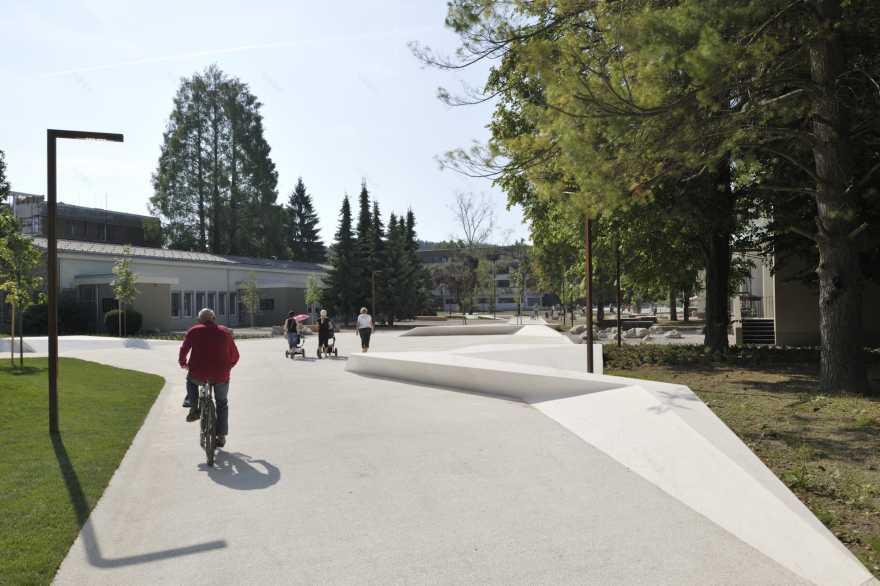 斯洛文尼亚韦莱涅市中心步行区 Promenada——绿色公共空间的典范-44