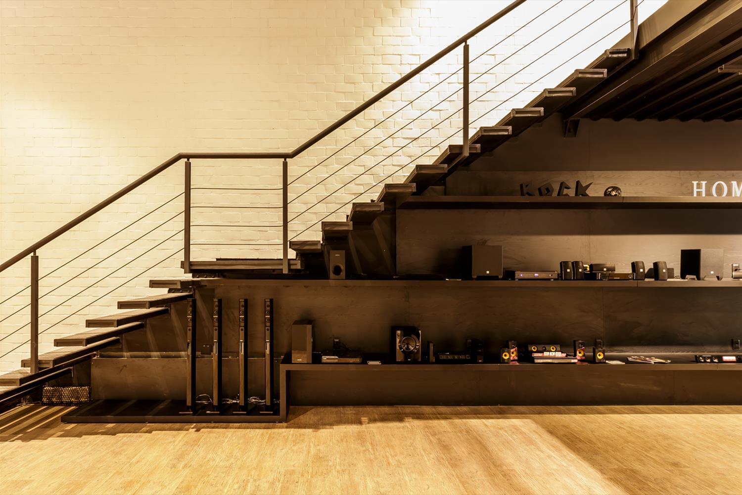 巴西工业风商业空间设计-8