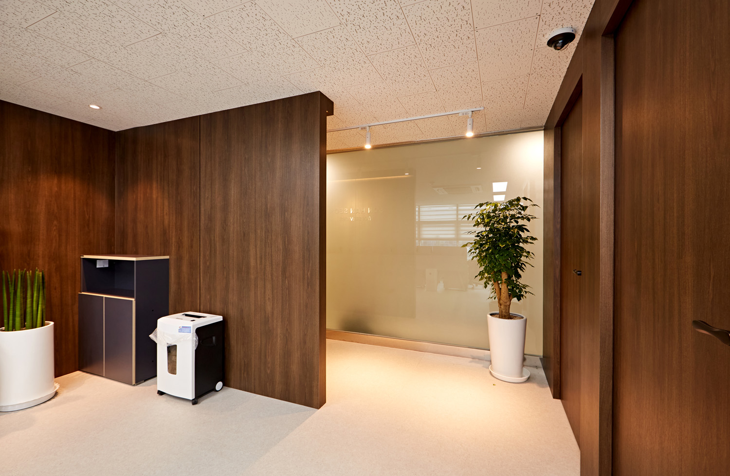 首尔高级会计师事务所的现代极简内饰设计-11