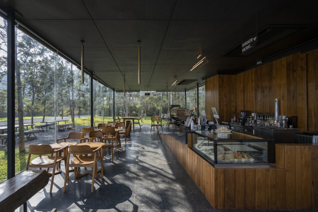 Paragraph cafe&eatery แวะพักรถกับคาเฟ่ในปั๊มน้ำมัน จังหวัดเชียงราย - room-5