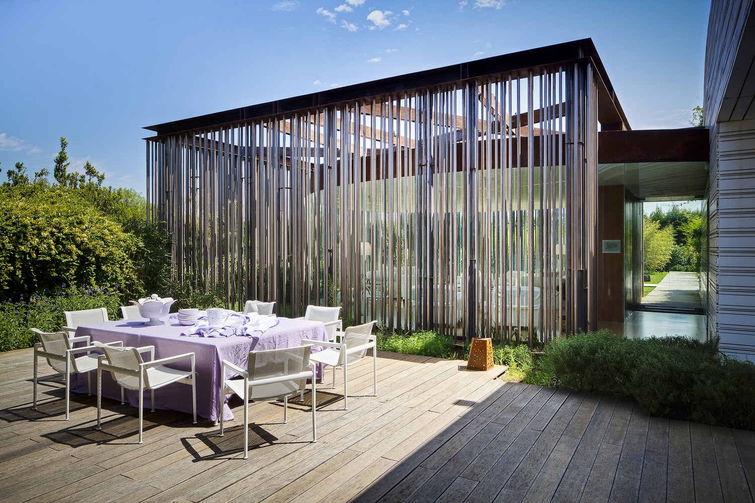 长泽英德装置艺术融入自然，打造水上花园住宅-15