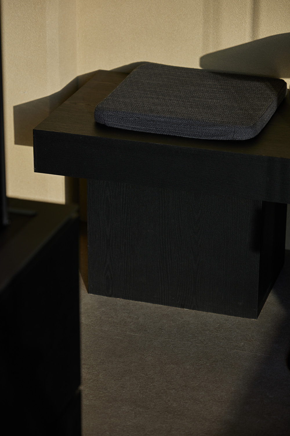 高级时尚 | 14 平米小空间内的精致内饰设计-10