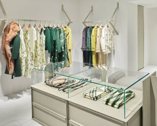 Burberry 巴黎全新店铺丨法国巴黎-13