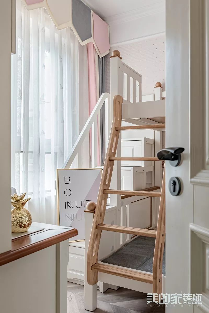 三代同堂的现代家园,金属质感与色彩活力的完美融合-81