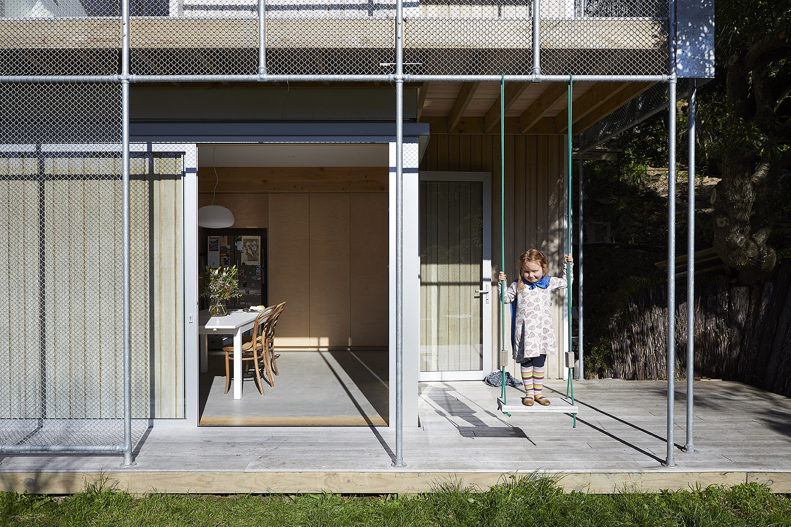 豪特博……拼贴式建筑

注：Hotbo可能是特定的名称，因缺乏更多背景信息只能音译；· ·这里保留原样，不清楚其确切含义 -18