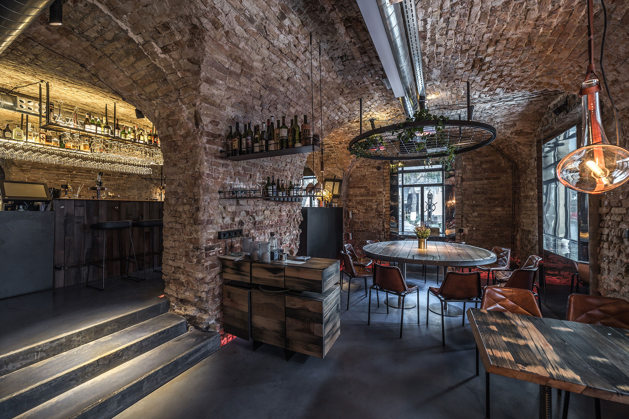 Win Bar | 乌克兰基辅 1812 年老建筑中的现代酒馆-9