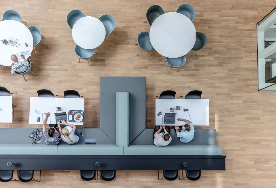 荷兰 Genmab 科研大楼——生态可持续、中庭广场、阶梯式平台-23