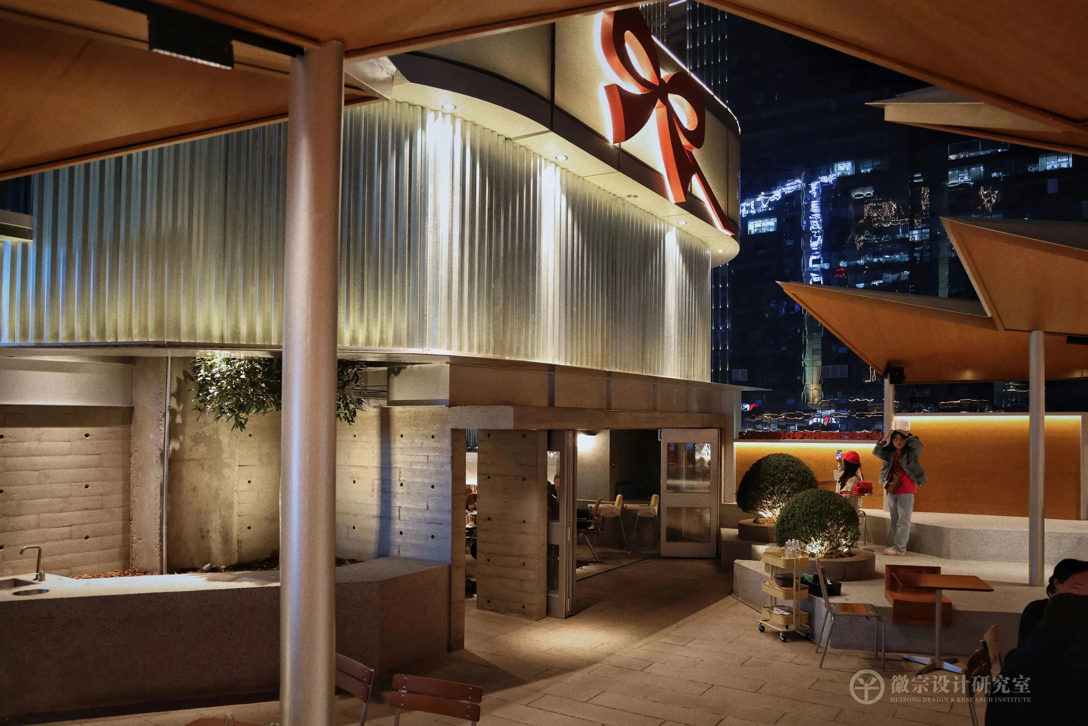 「被撕开的礼盒」SOONSOO CHICKEN中国首店设计丨中国郑州-23