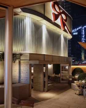 「被撕开的礼盒」SOONSOO CHICKEN中国首店设计丨中国郑州