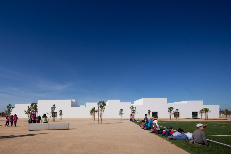 Aires Mateus 打造独特校园空间-42