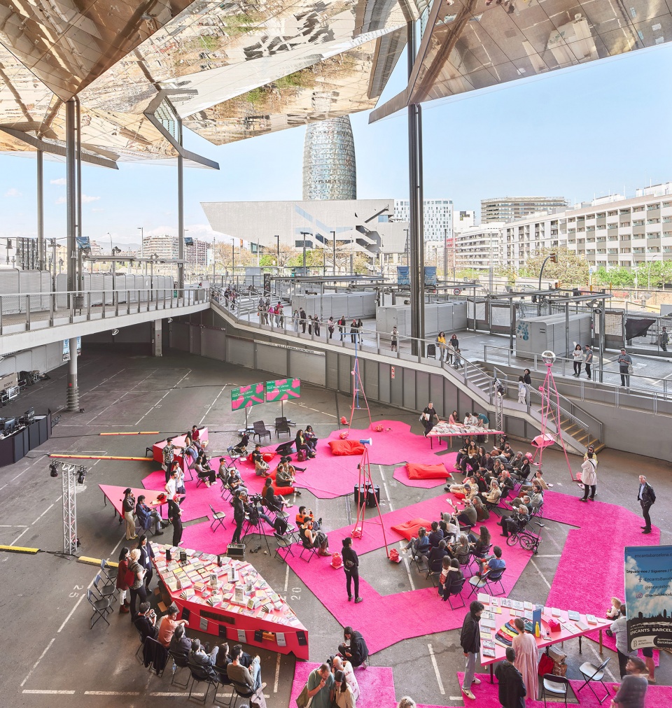 巴塞罗那快闪装置“游牧者集会”,激发市场互动-3