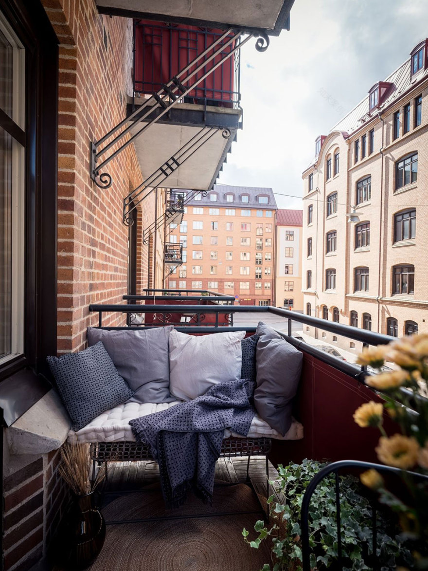 北欧风格粉色天花板公寓设计-5