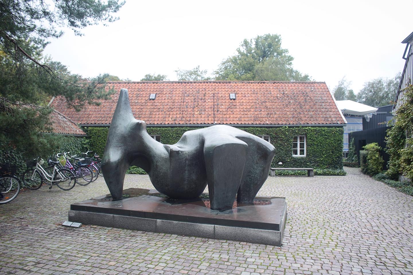 デンマークの海岸線に位置する世界一美しいと称される環境に溶け込む美術館「ルイジアナ美術館」 - #casa-9