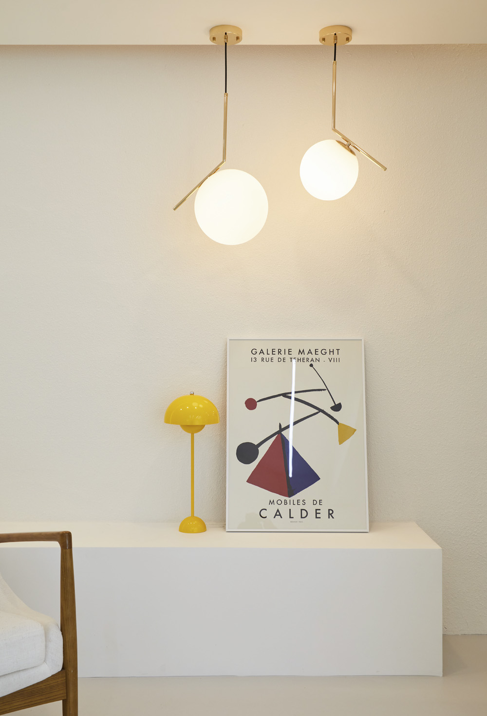 白色梦幻 | 20 平米迷你衣帽间的优雅设计-12