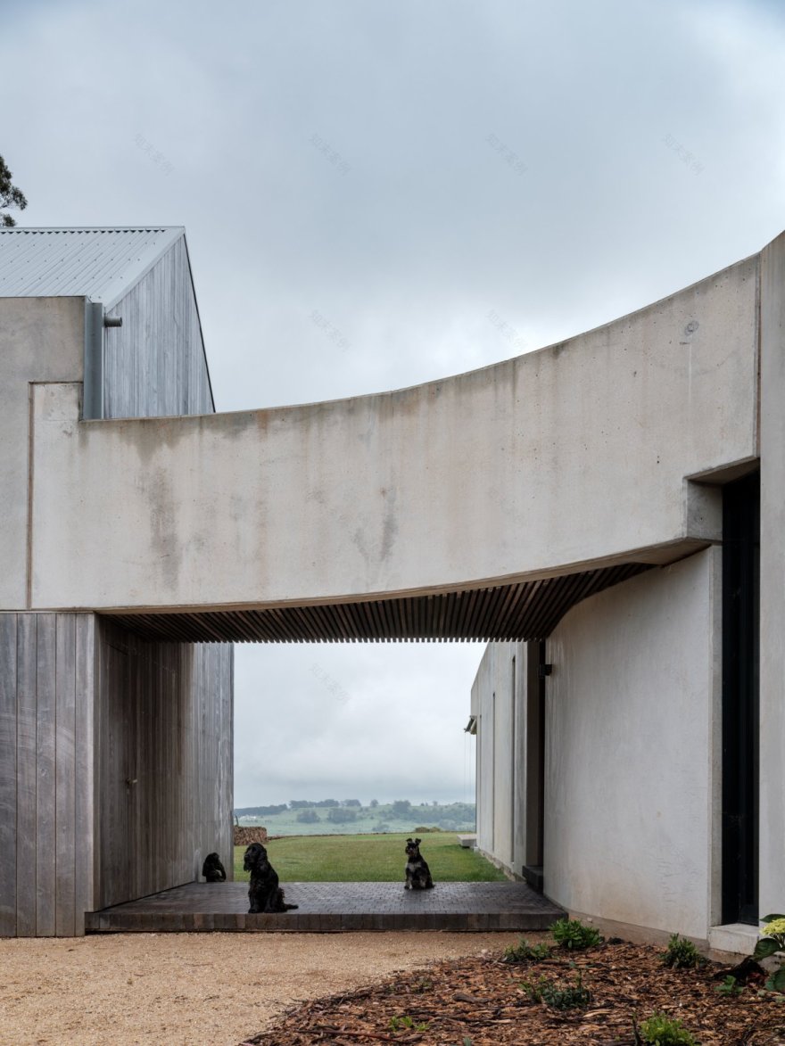 Highlands House · 木结构雕塑画廊别墅设计丨巴布亚新几内亚南部高地丨Luke Moloney Architecture 事务所-14