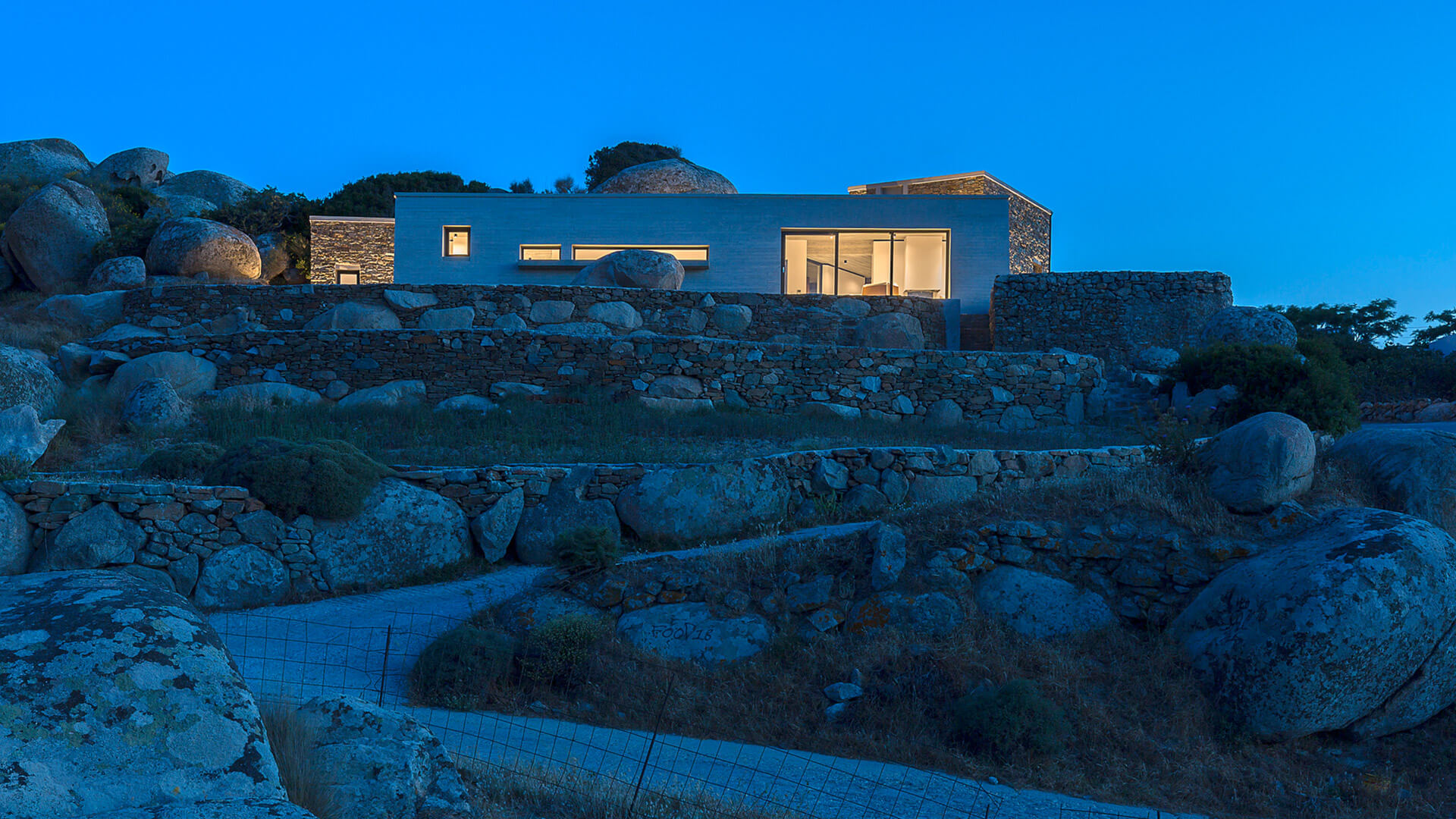 A House Between the Rocks Aristides Dallas Architects-20