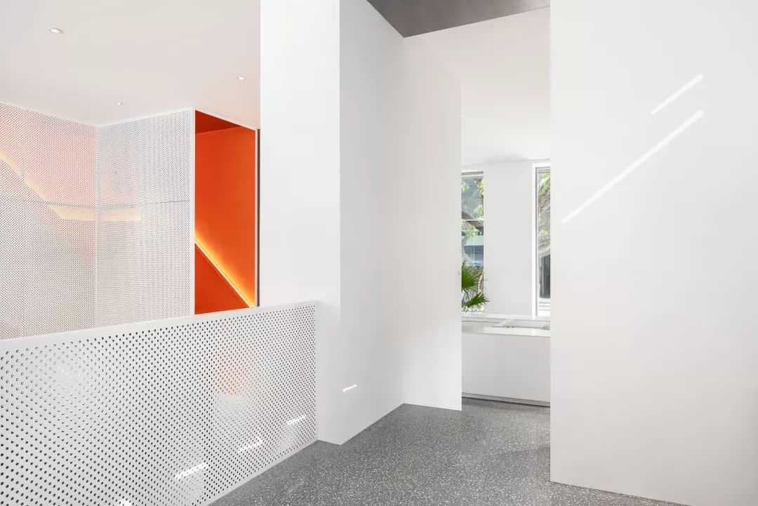 "无聊の瓶子"冷压果汁店 | 科技鲜榨,保留食物全营养-50