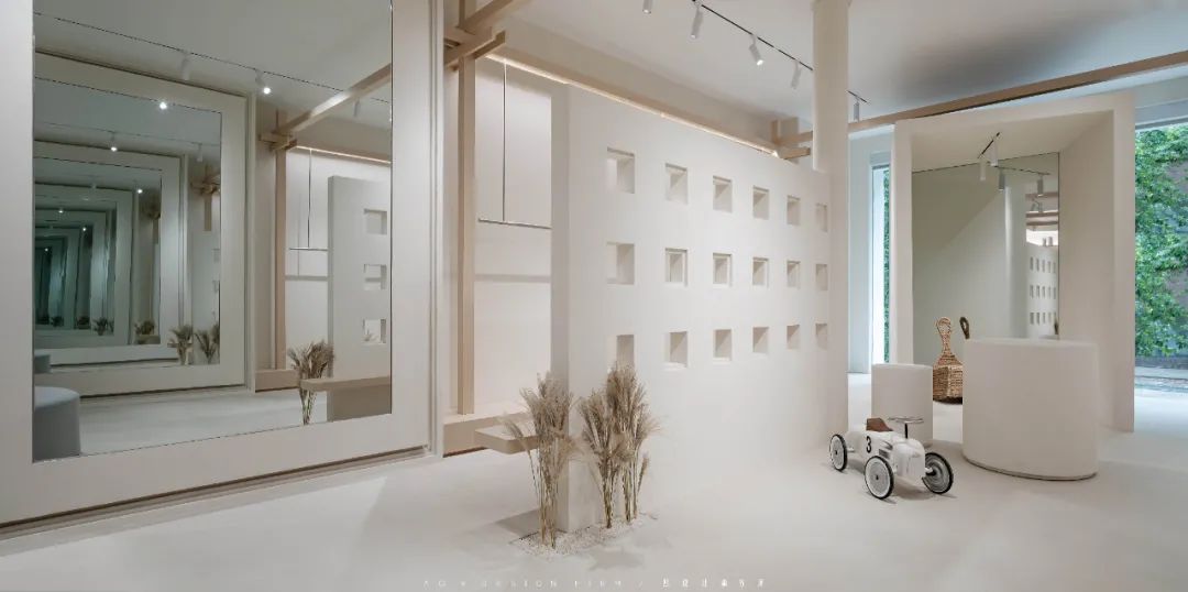 打破重组构建新秩序,南京 100㎡童装店设计展示创新空间美学-30