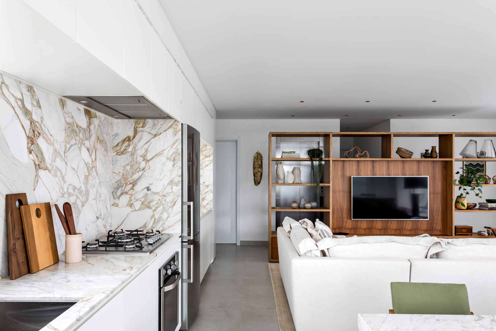 Praia Mansa Apartment / Leandro Garcia-8