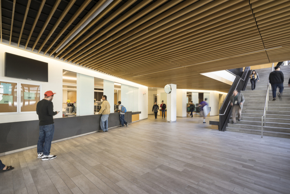 加州 Diablo Valley 学院公共区 | 绿色环保,功能齐全的校园核心-7