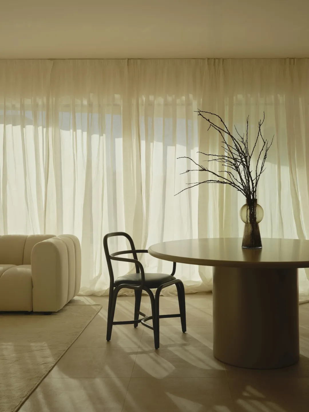 195㎡纯白几何，用日光雕刻生活的诗意-11