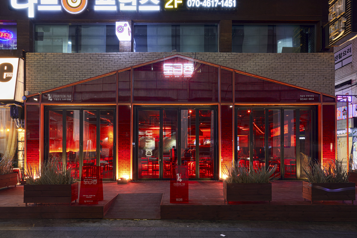 26 平米韩式咖啡厅，明亮灯光营造温馨氛围-2