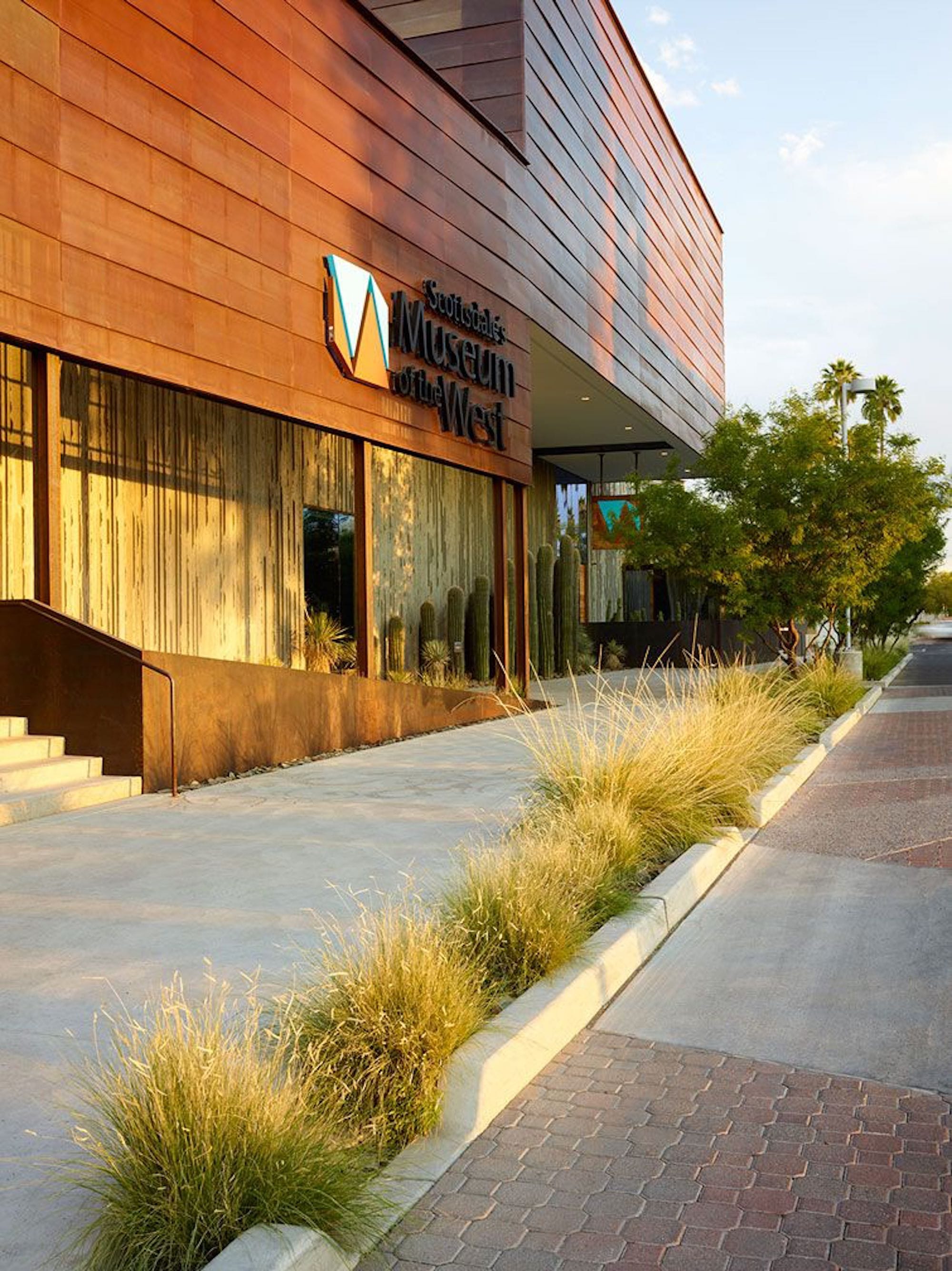 亚利桑那州斯科茨代尔西方博物馆 · 沙漠景观中的绿色创新-6